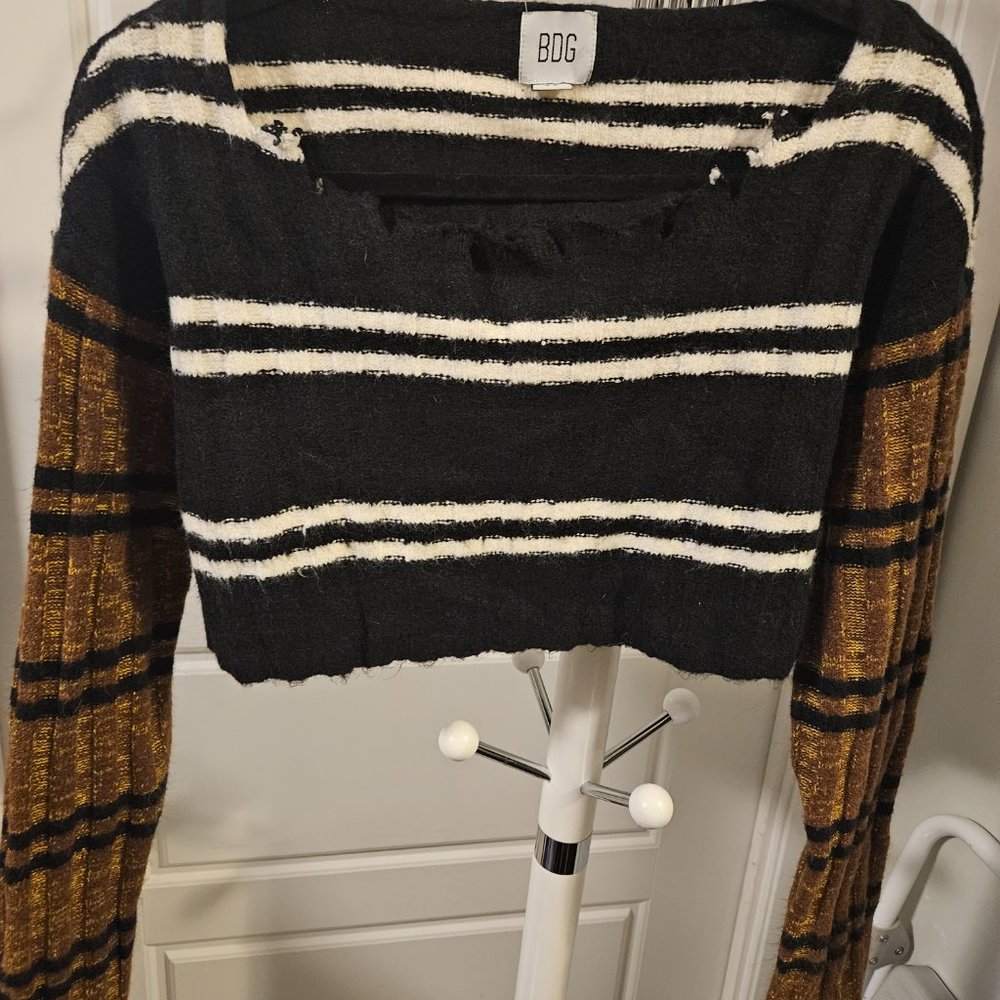 Crop Top Sweater - Picture 3 of 5